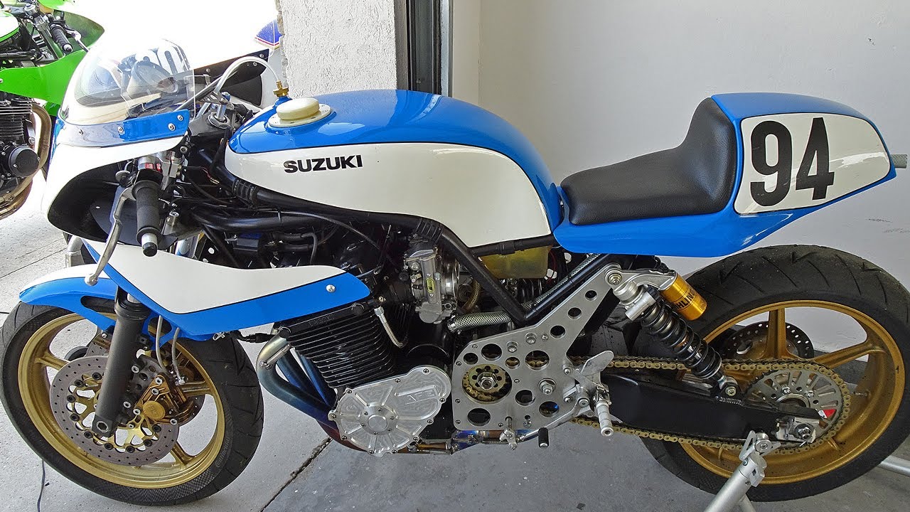 Segale Suzuki... Klasyczne wyścigi motocyklowe. Japoński silnik w lekkiej, ręcznie wykonanej ramie.