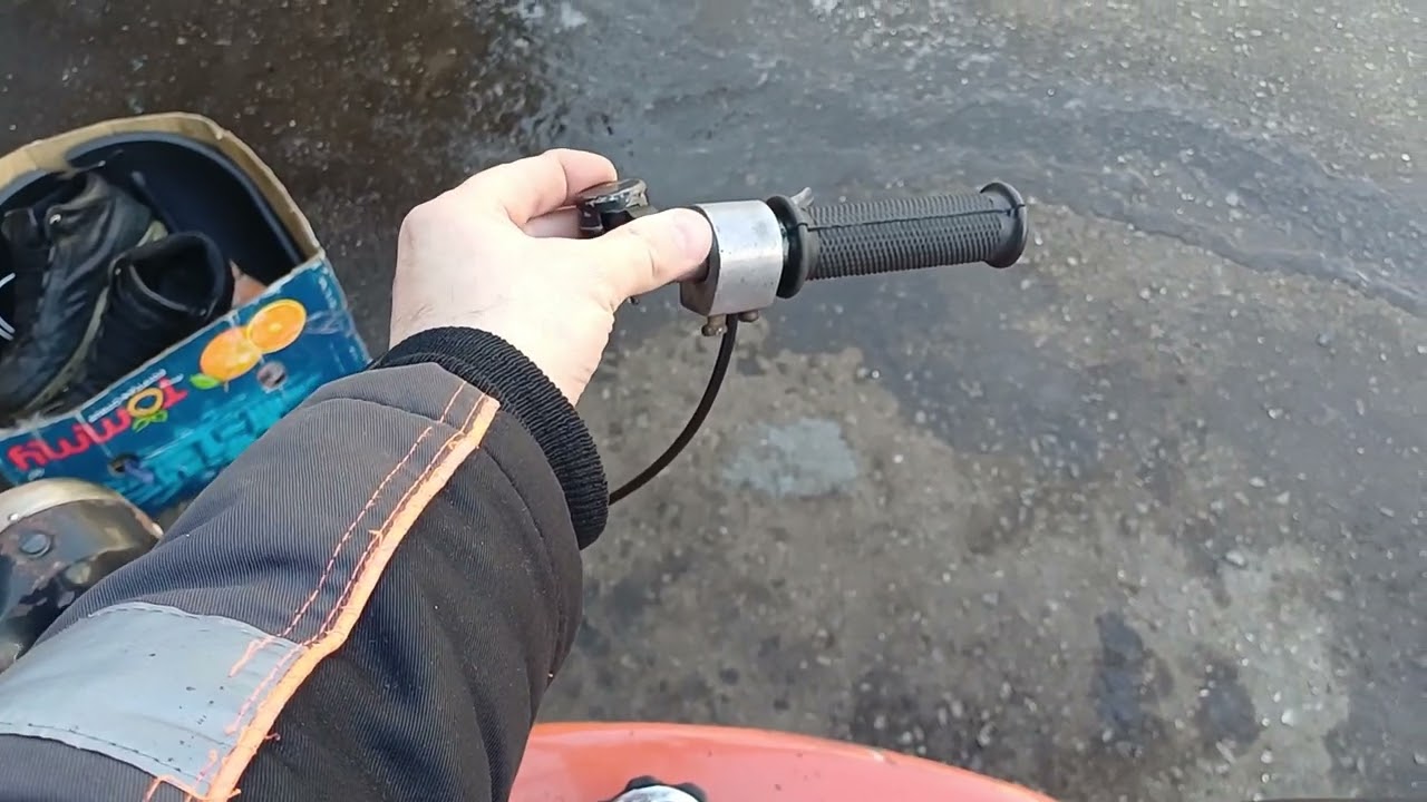 Весна и мопед Дельта.