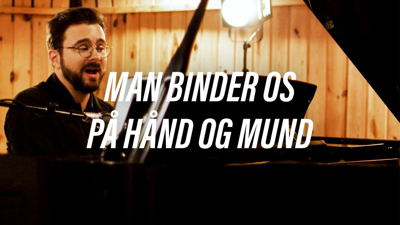 Phillip Faber synger og spiller 'Man binder os på hånd og mund' til bogen Den danske sang
