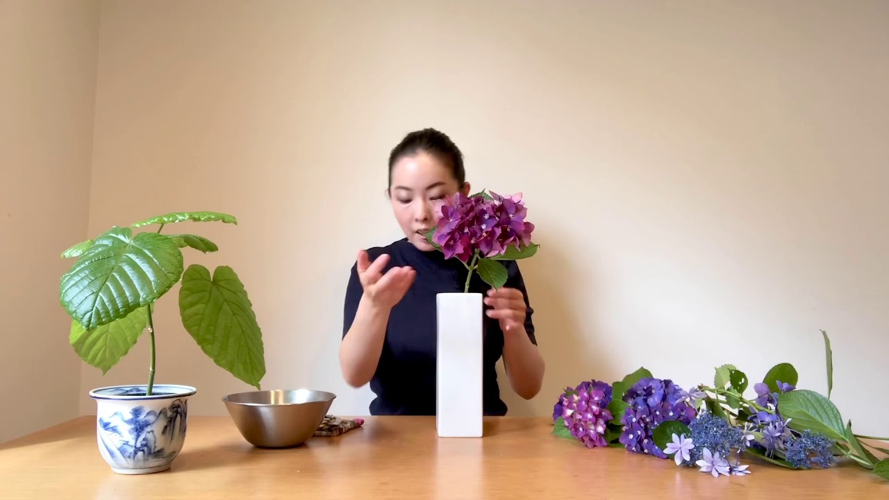 IKEBANA-  NAGEIRE style