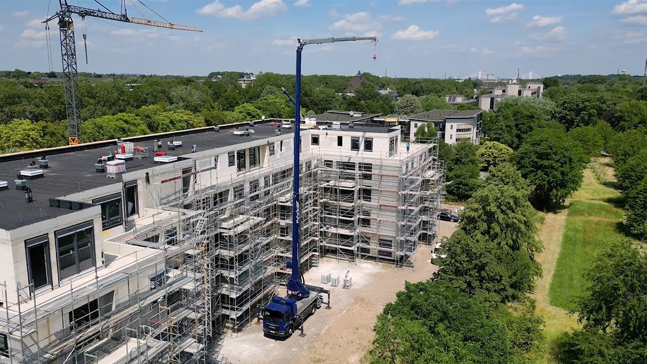 AK 42 Autokran mit &uuml;berragender Arbeitsgeschwindigkeit, 180&deg; Gelenkstellung und Turmdrehkranfunktion