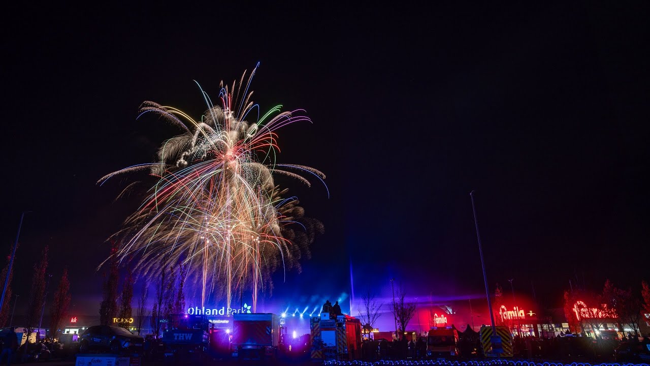 Lasershow und Feuerwerk zum Famila Gruselshopping in Kaltenkirchen