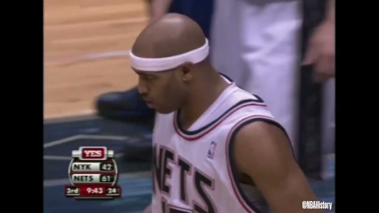 NBAHistory: Vince Carter 360 circus layup vs. NYK in 2006