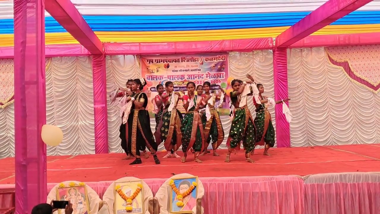 Ekaj chale aadivasi chale super dance performance by 9th class students 