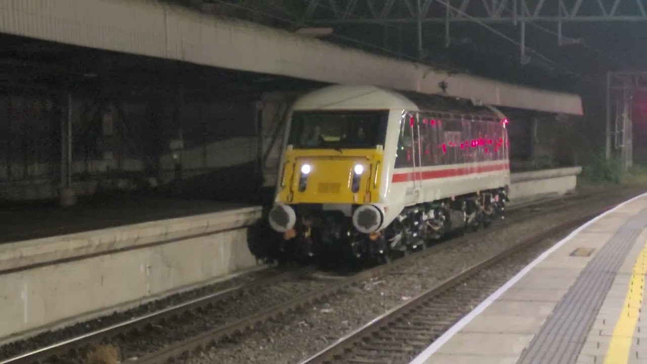 AC Loco Group 89001 returns to connect to 90001 at p7