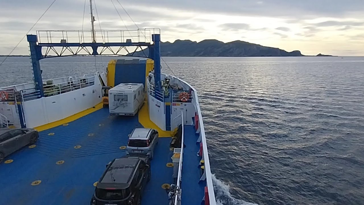 Viaggio di andata Trapani-Favignana (con scalo a Levanzo) con la nave Caronte