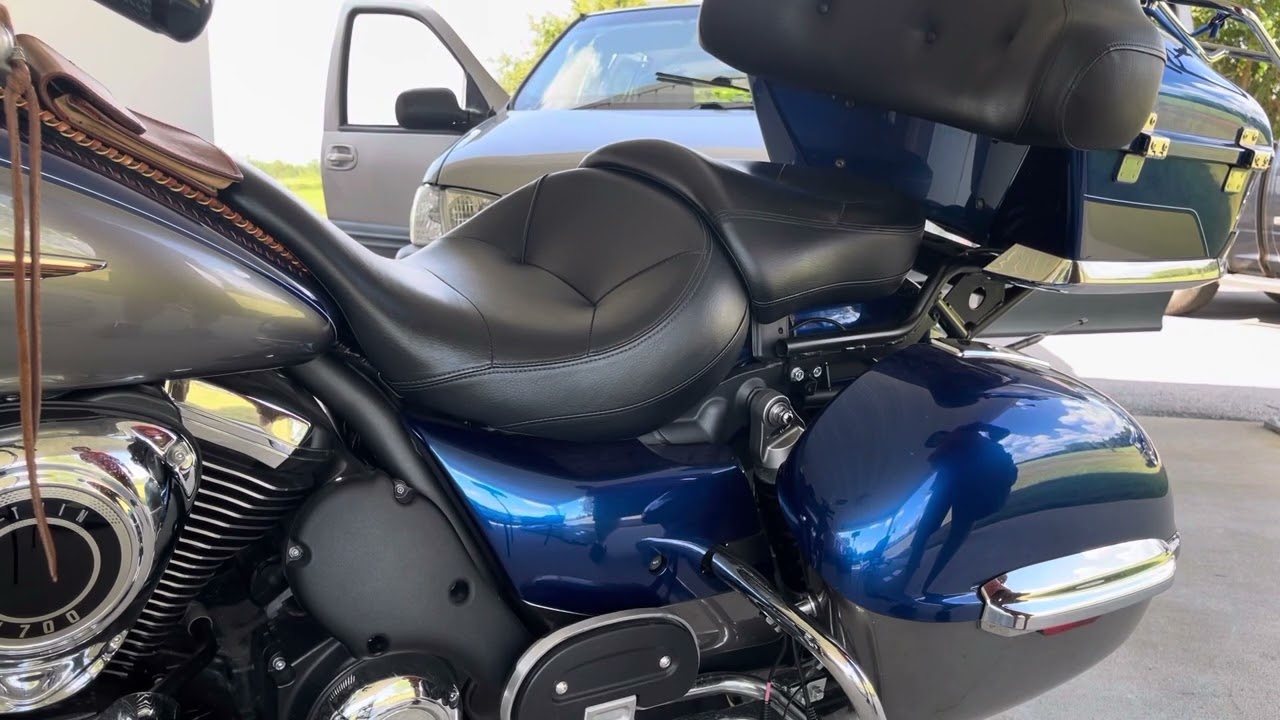 Kawasaki Vulcan Voyager seat removal