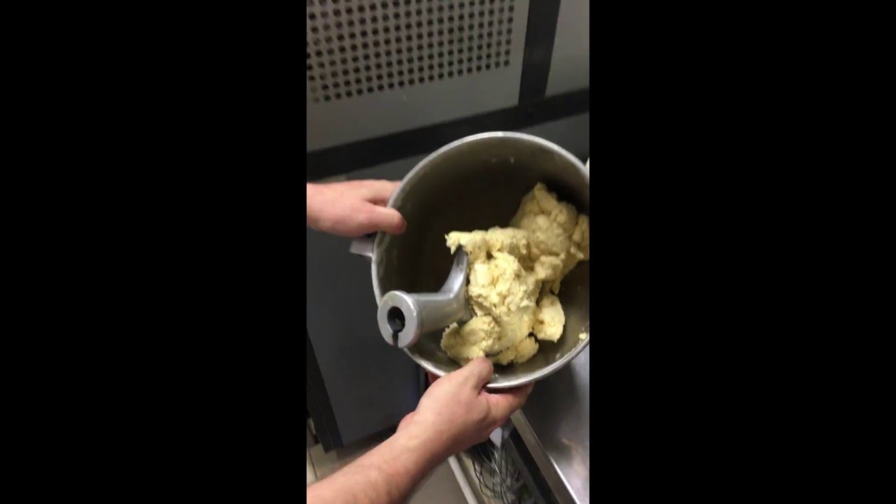 Pâte brisée sucrée réalisation au batteur mélangeur 1