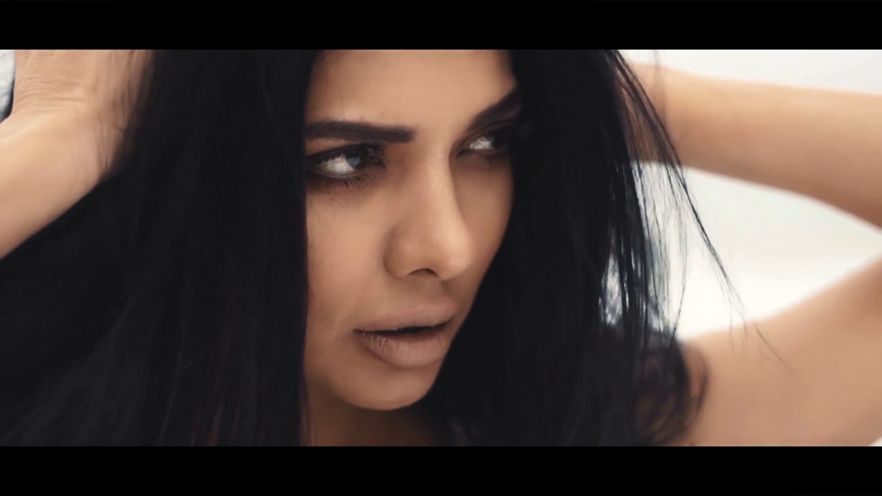 Sara Loren Beach - Fashion Film 2020