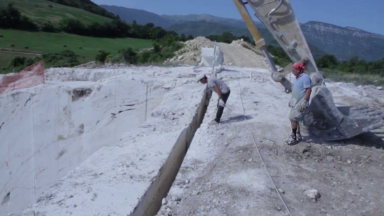 Taglio e Caduta Parete in Travertino