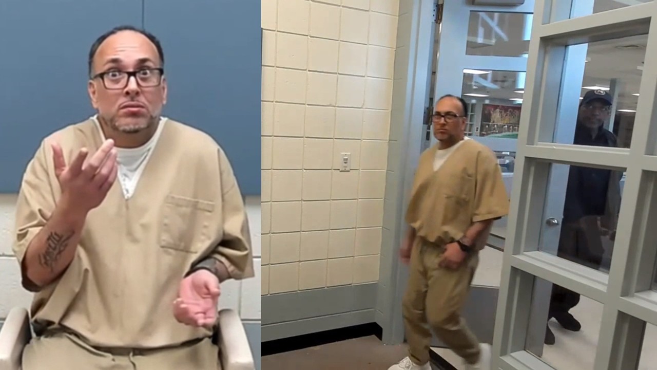 Расстроенный мужчина-младенец СНАРУЖИ