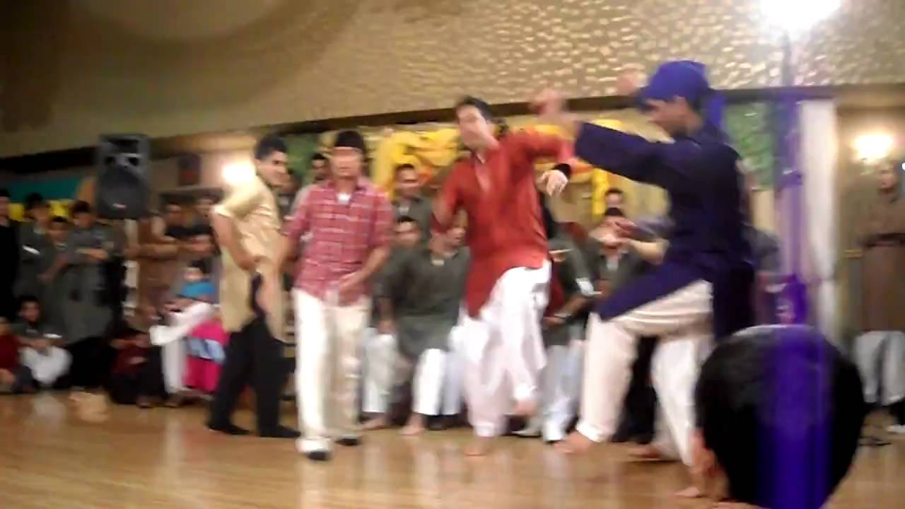 Mehndi Dance-Bhangra- Dacing to Dr.Zus , Imran khan, Dooriyan, Sadi Gali, Mumzy. Amazing Dance