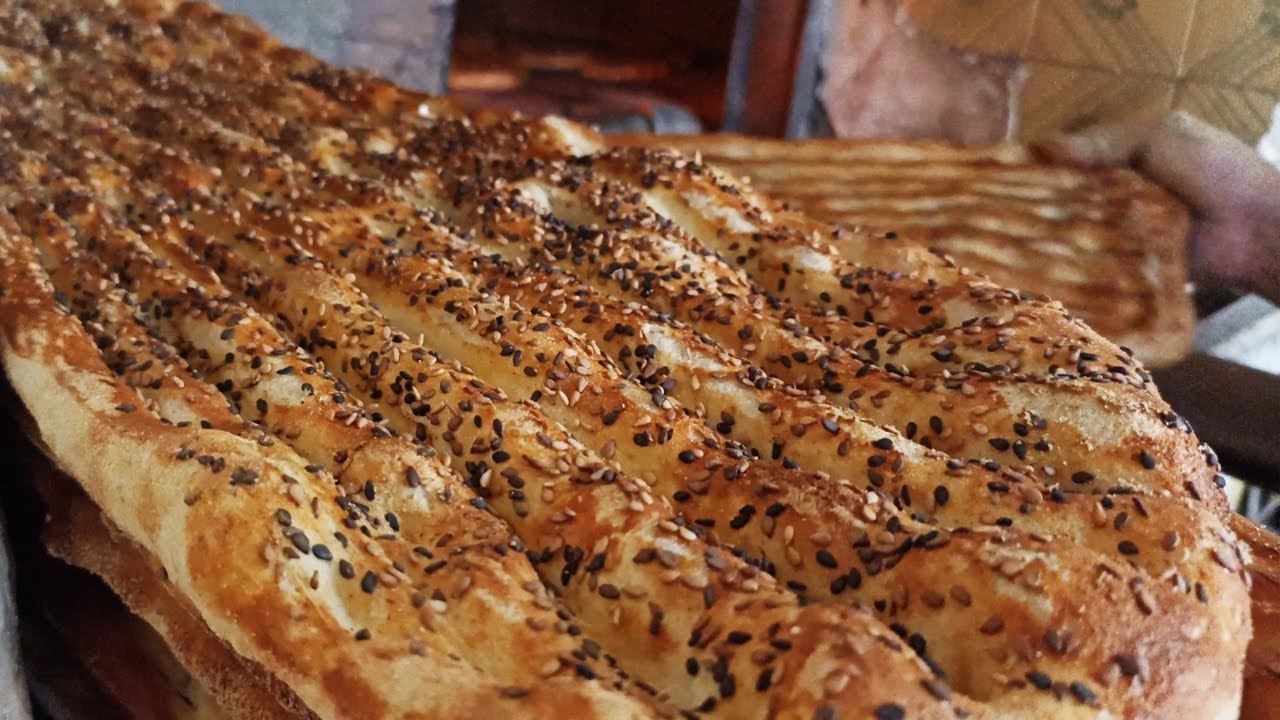 toasted bread / baking bread / Cooking tandoori barbari bread