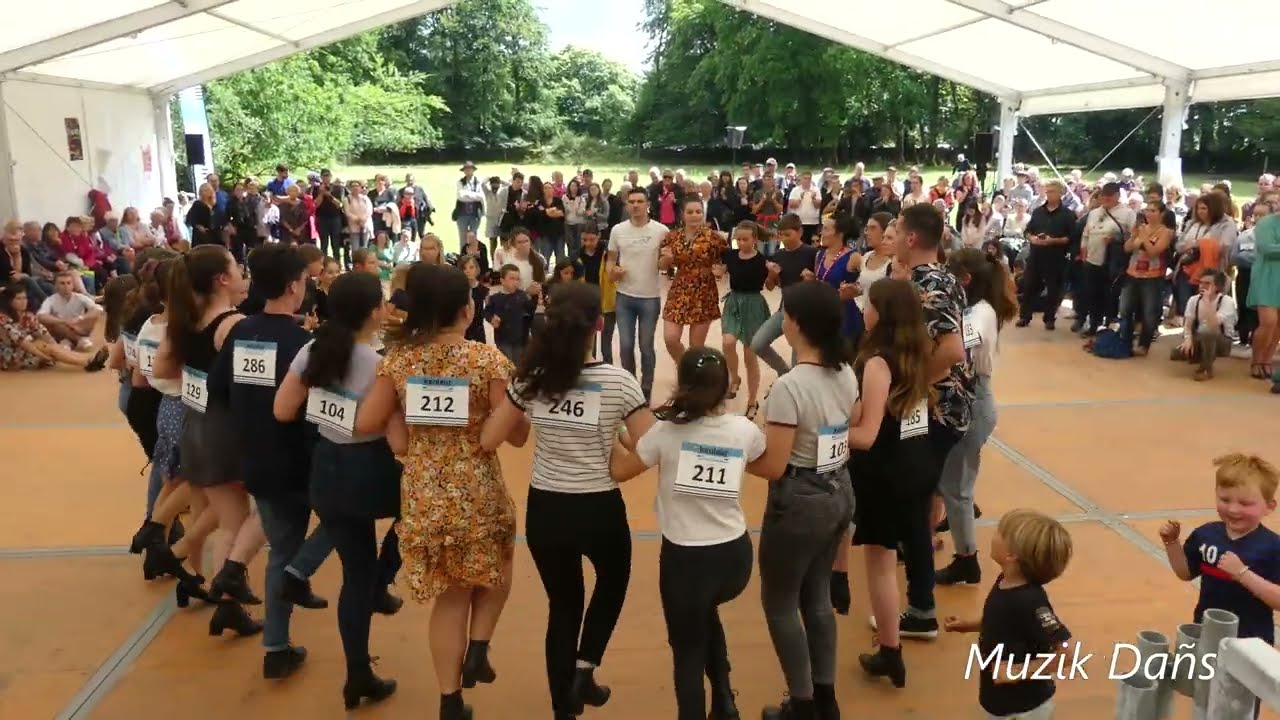 Danse bretonne : gavotte des montagnes - Kan ha diskan avec Tristan Gloaguen et Clément André