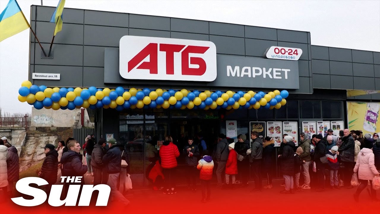 Kherson residents stock up as first Ukrainian supermarket opens