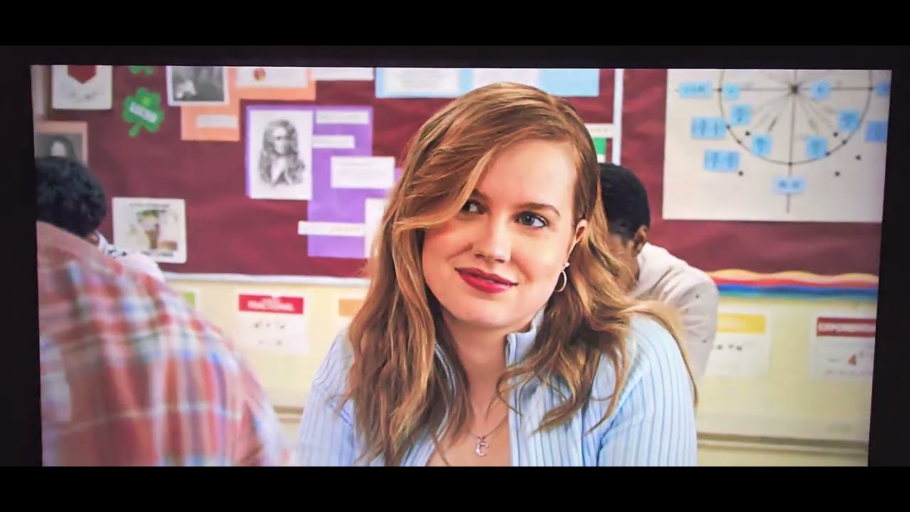 Mean Girls (2024) - Cady throws a party