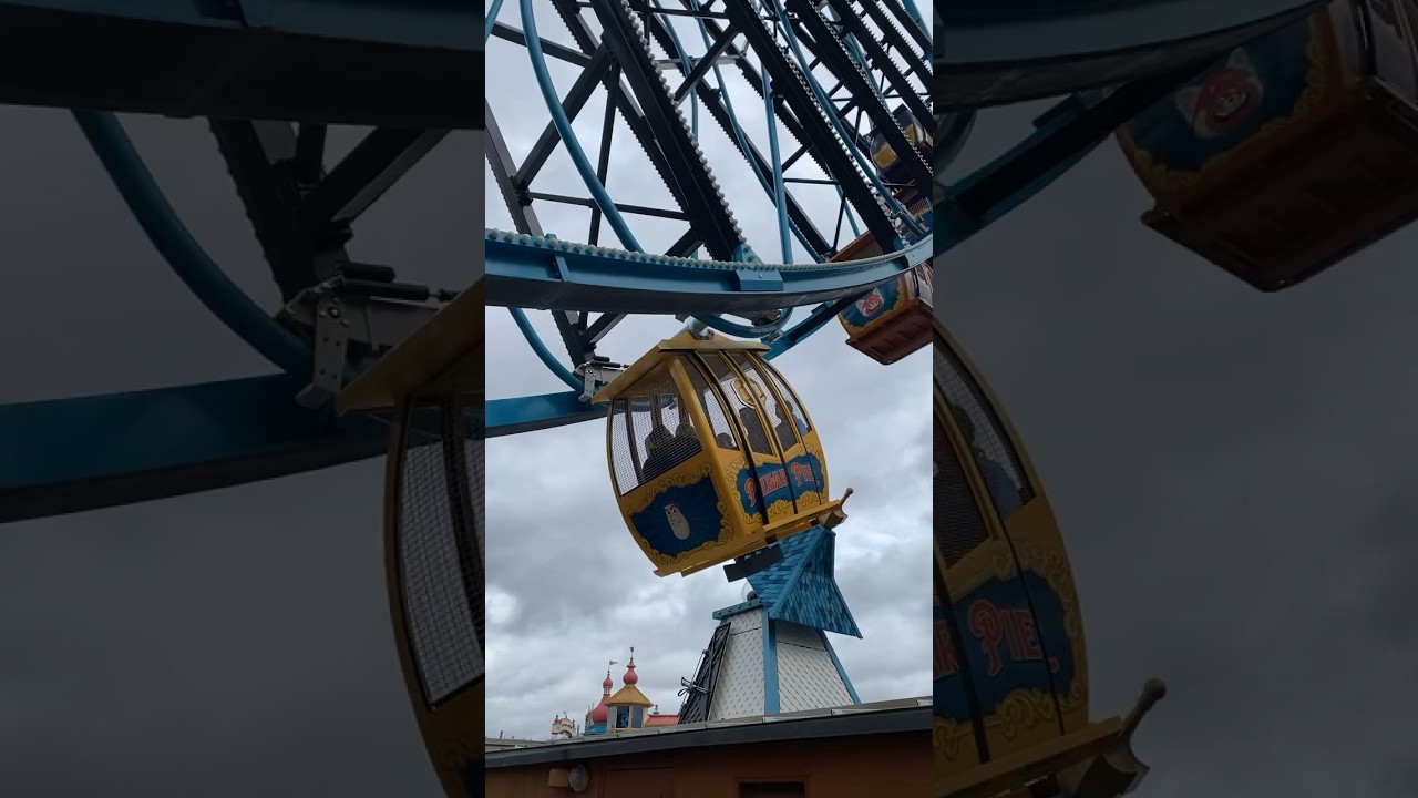 Scariest Ferris Wheel EVER #themeparks #rollercoasters #rides #disneyland