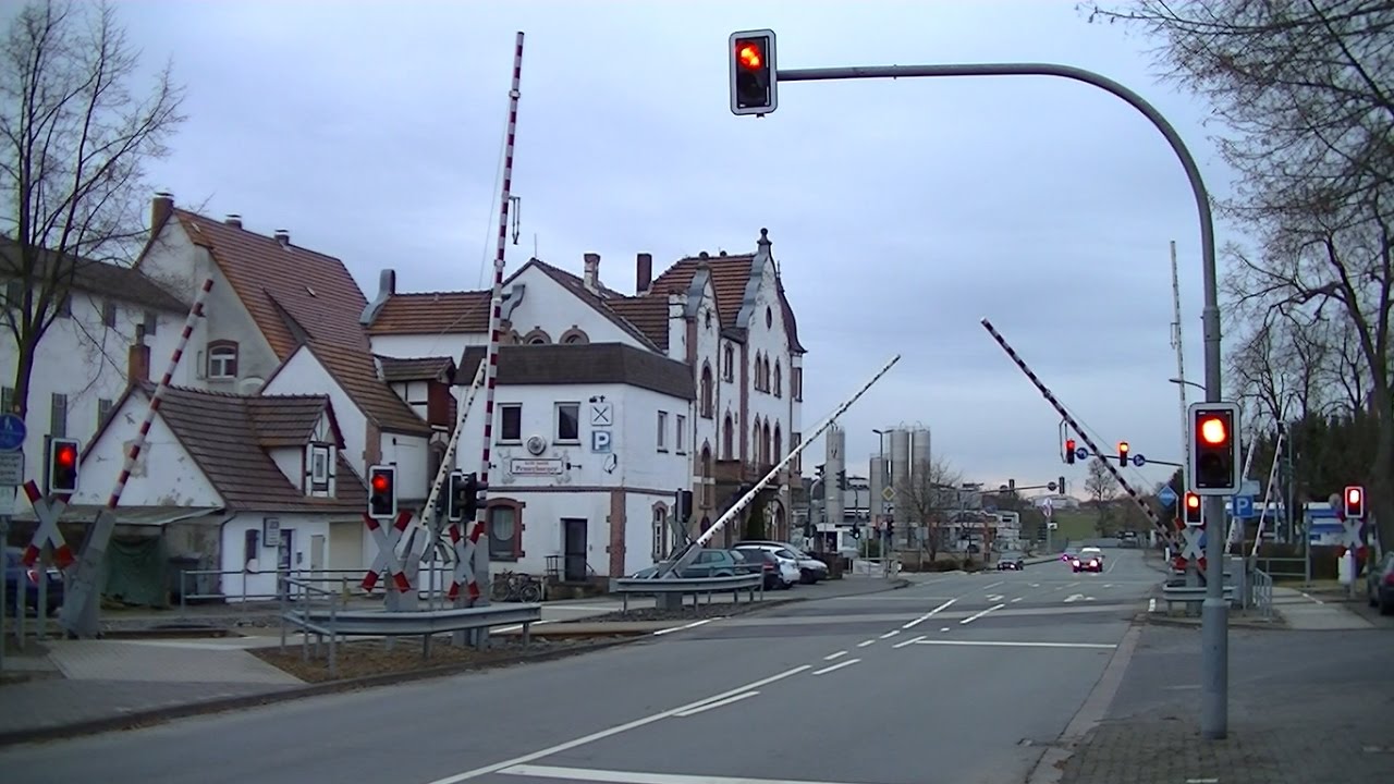 Spoorwegovergang Bad Arolsen (D) // Railroad crossing // Bahnübergang