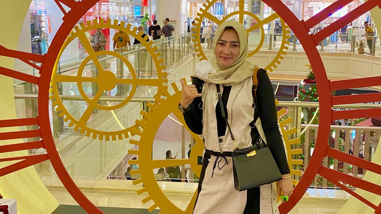 Indonesia Central Jakarta , Thamrin City Shopping Malls and Crowded Places