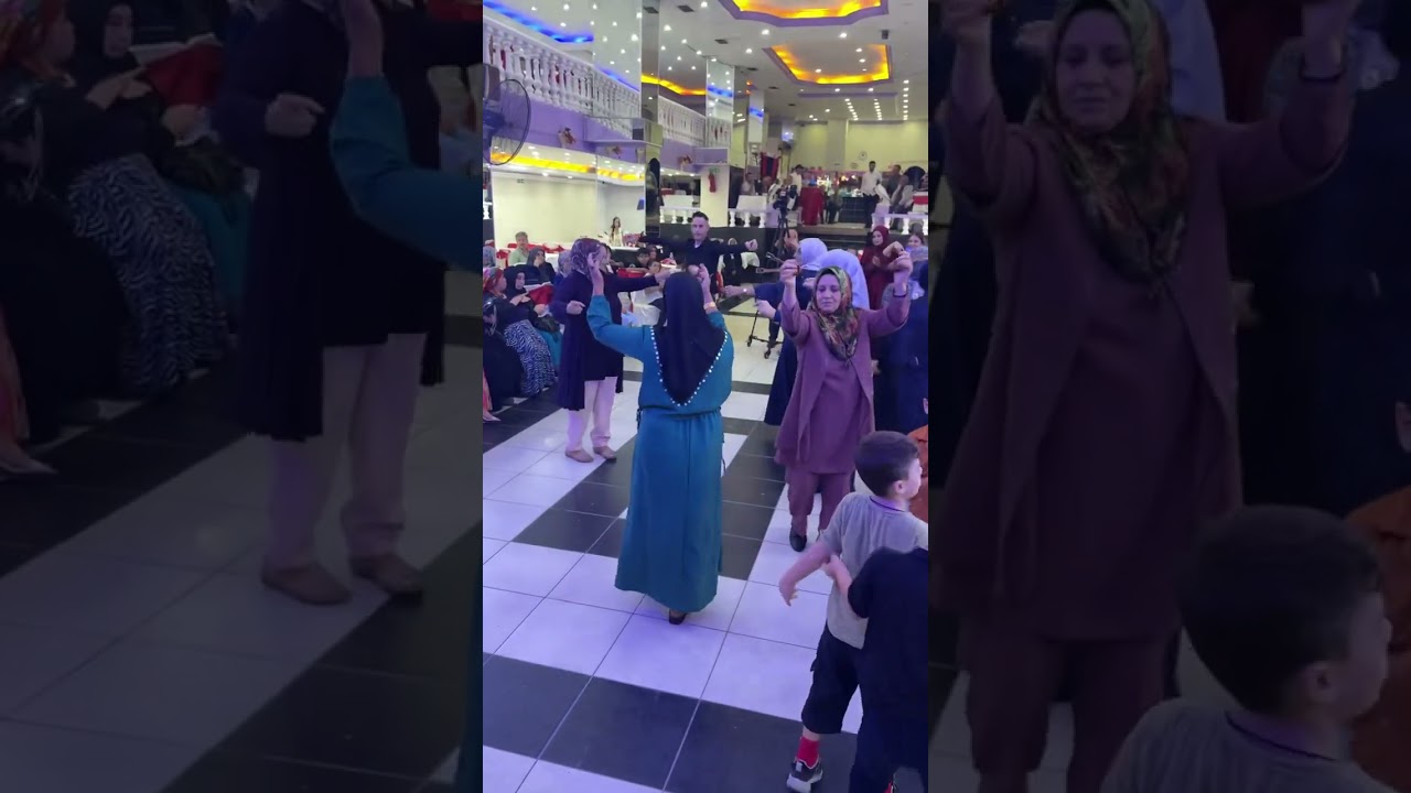 Emir BOZDOĞAN Kırmızı boğçayı dürdürmediler Kaşık oyunu böyle oynanır Helall olsun ablalara