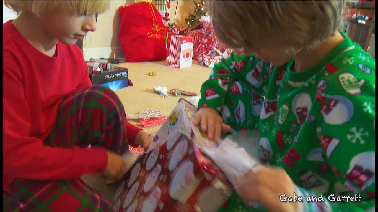 Christmas Morning 2015 - Opening Presents! | Gabe and Garrett