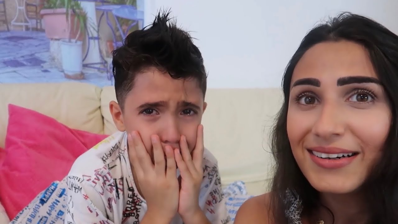 مقلب الهدايا البشعة في ابننا !! (ما توقعنا يبكي😰)