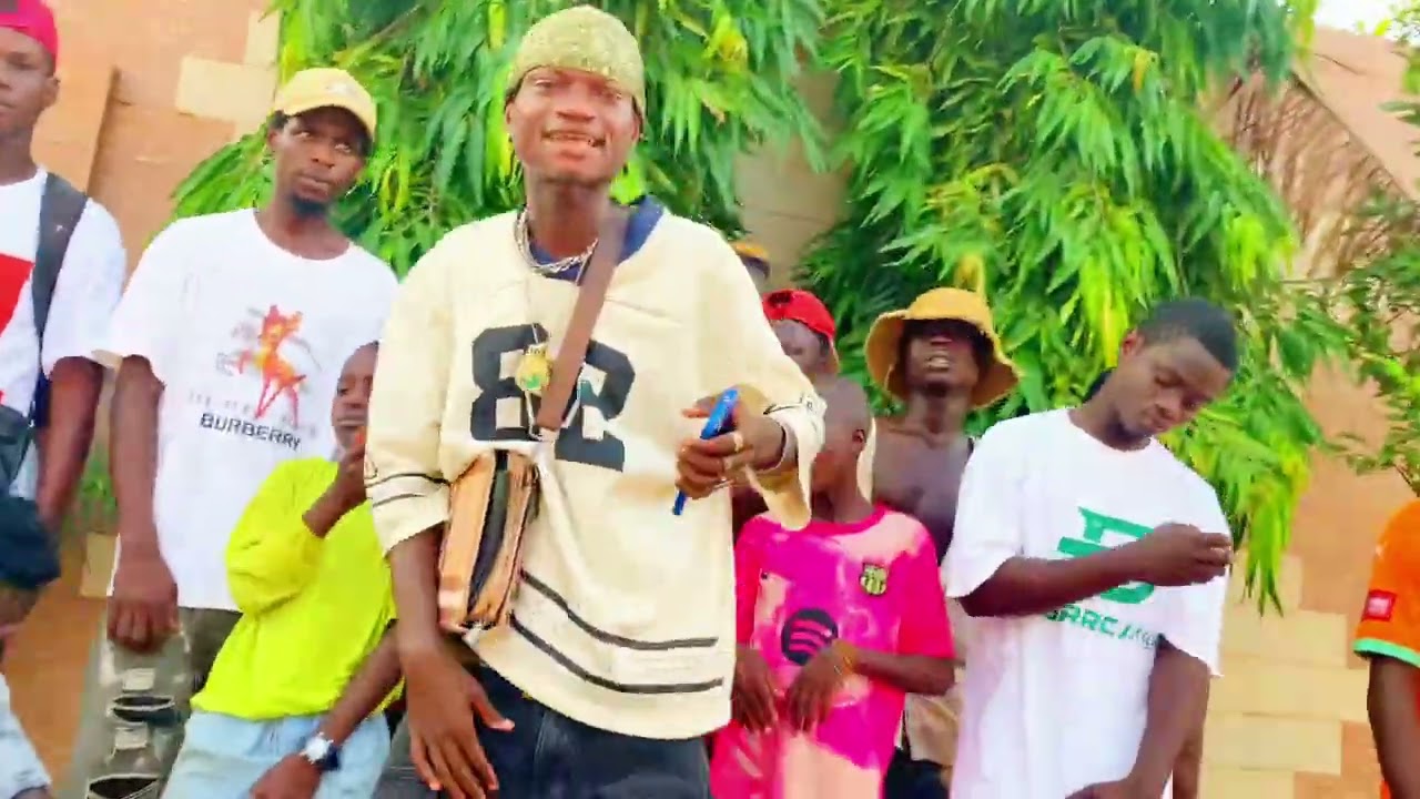 LA ZOZANE FEAT MISTER 13 - WOUROU FORRÔ CLIP OFFICIEL 