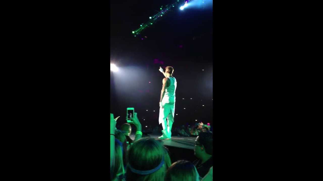 EENIE MEENIE - JUSTIN BIEBER BELIEVE TOUR