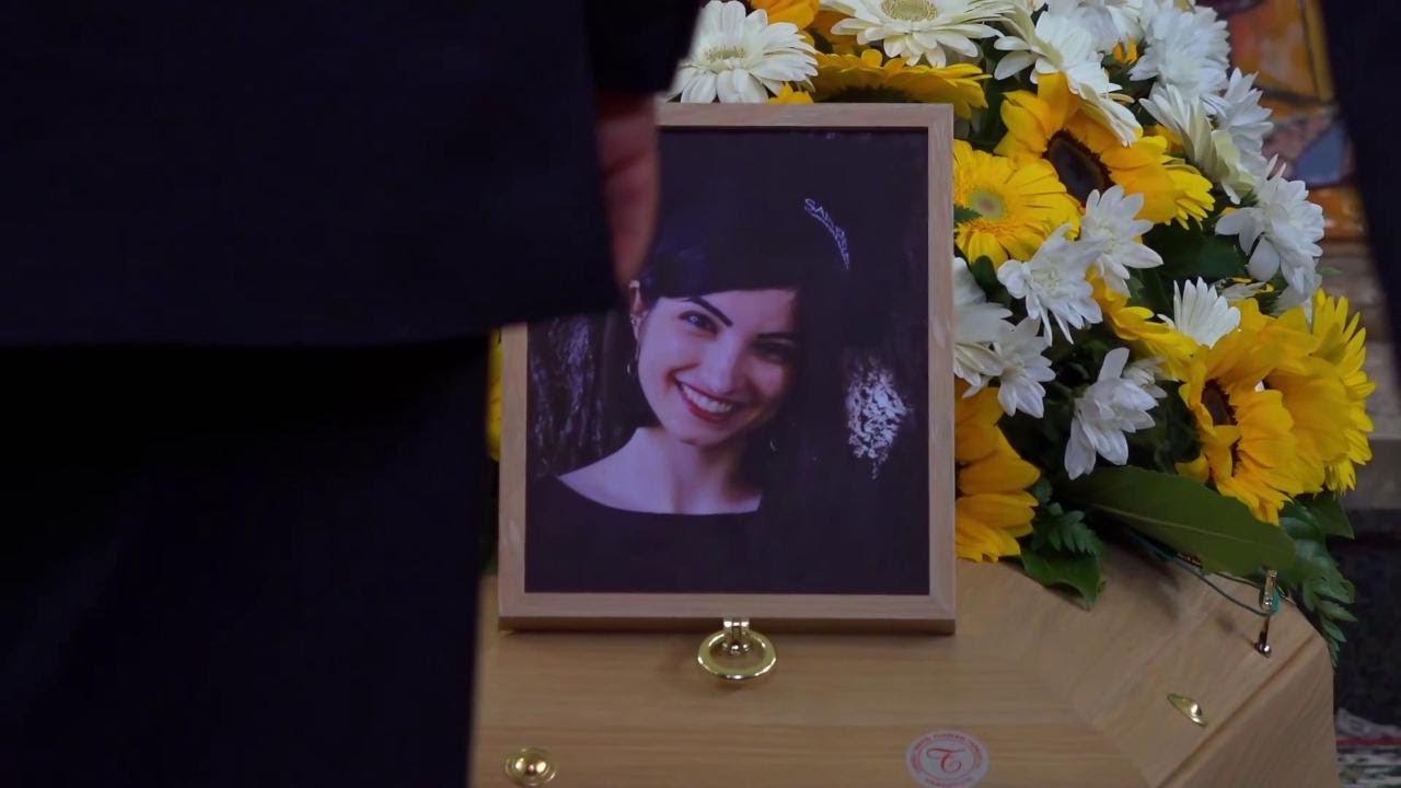 Funivia Stresa-Mottarone, commozione e dolore ai funerali di Serena Cosentino a Diamante (CS)