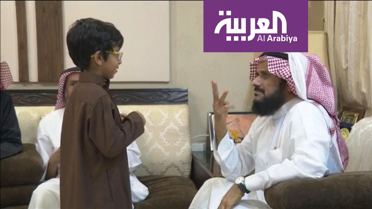 عائلة سعودية يتحدث جميع أفرادها بلغة الإشارة