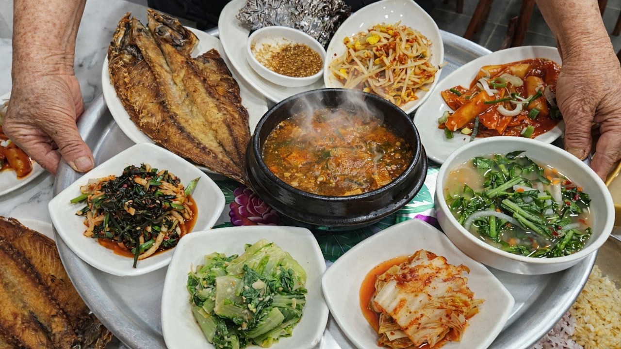 어시장을 들썩이게하는 엄청난 백반집?! 새벽부터 줄서는 전설의 생선 백반 Korean street food