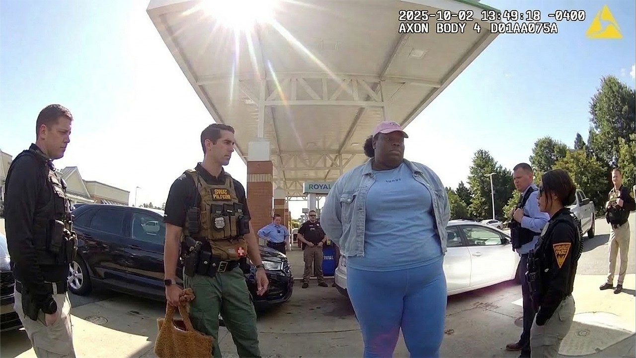 Shoplifter Tries to Run With $20,000 in Sunglasses & Bear Sprays Employee When She Can’t