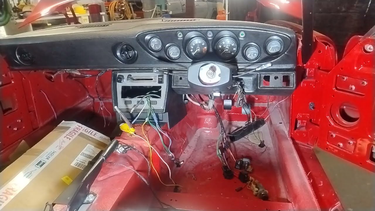 Lucas Electrics! Давайте рассмотрим полностью работоспособный Jensen Healey и несколько простых с...