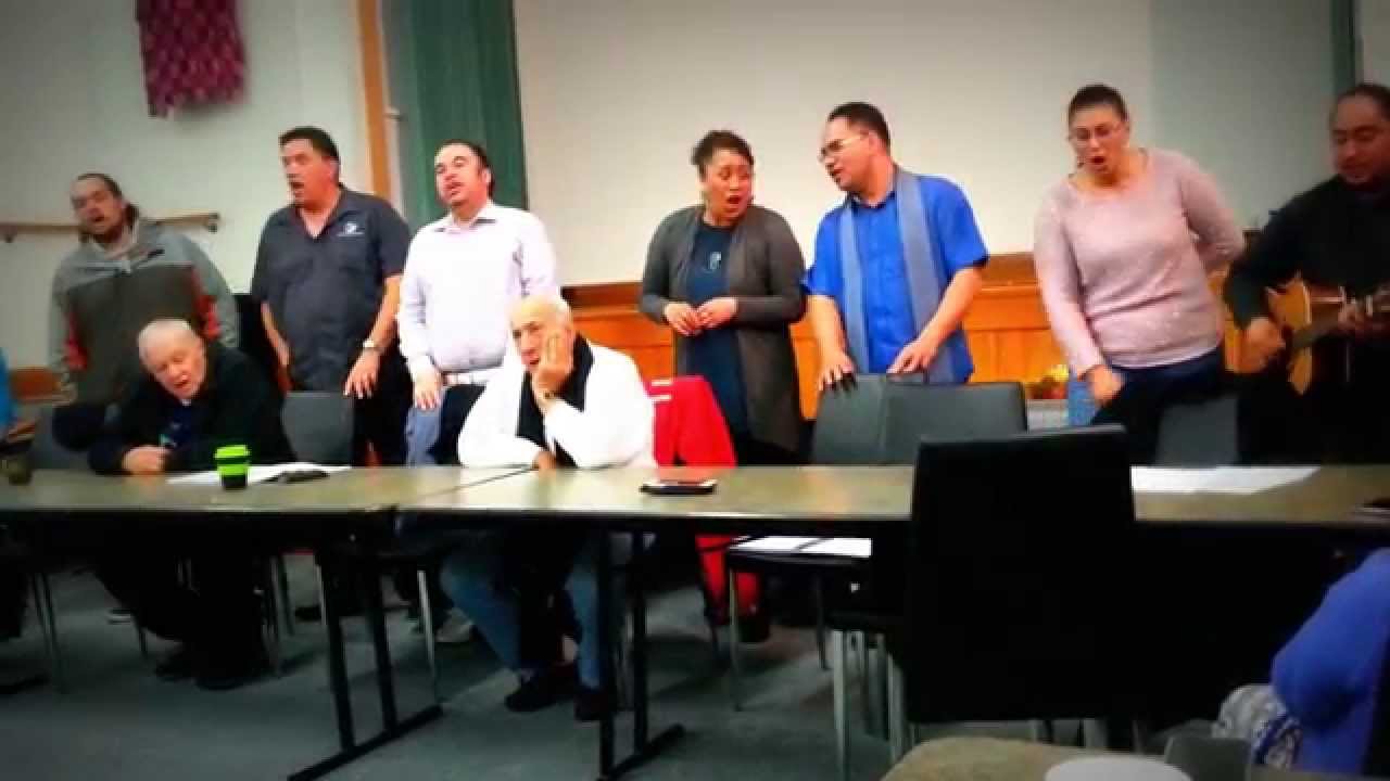 HE WAIATA MIHI - E te pono nihowera - nā Leon Blake, i tito i te tau 2009.