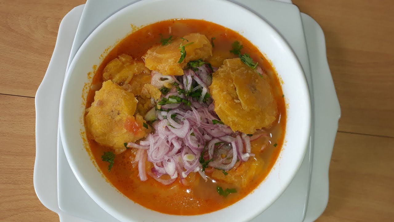 Sopa de Atún con Patacones