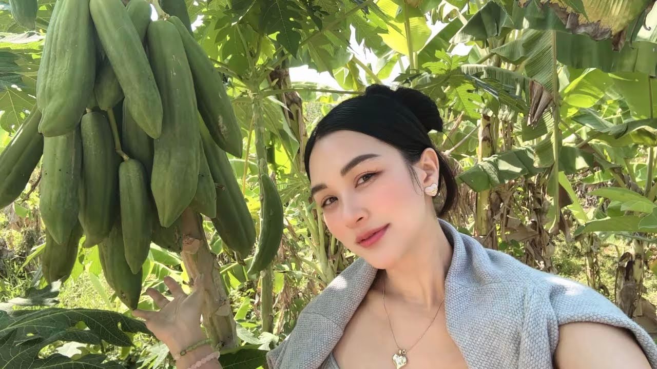 LIVE Street Café - Welcome Family 🤗 Ploysai Coffee Lady in Bangkok Thailand - Thai Street Food