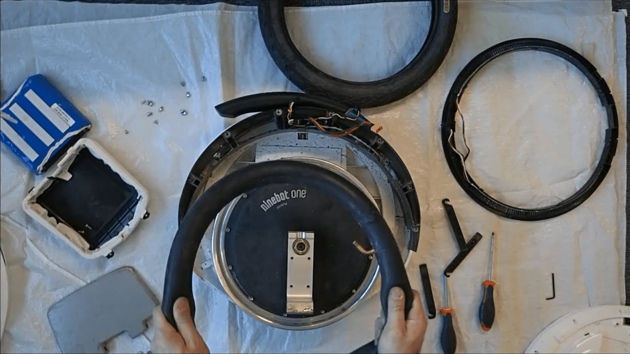 Arreglando pinchazo de un Ninebot One E+ (monociclo eléctrico)