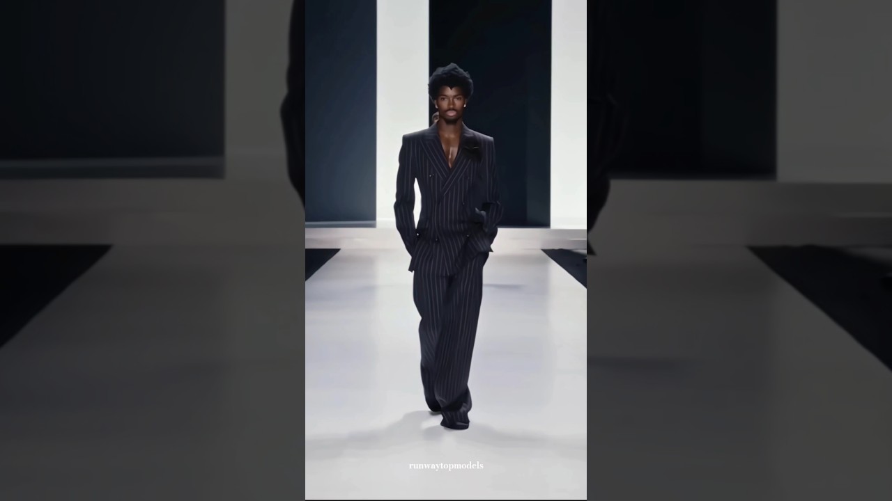 Alton Mason for Dolce Gabbana SS24 #altonmason #supermodel #runway #dolcegabbana