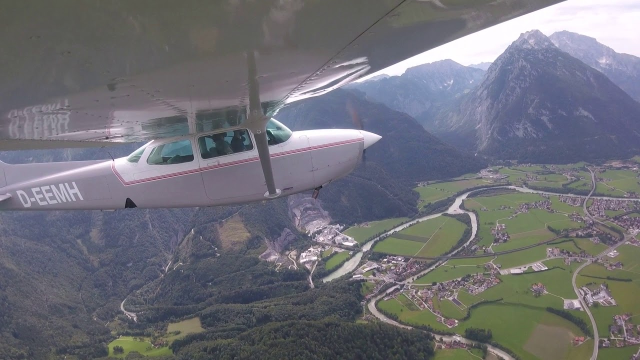 Landing at Salzburg, Austria LOWS RW33 in a C172RG 180hp
