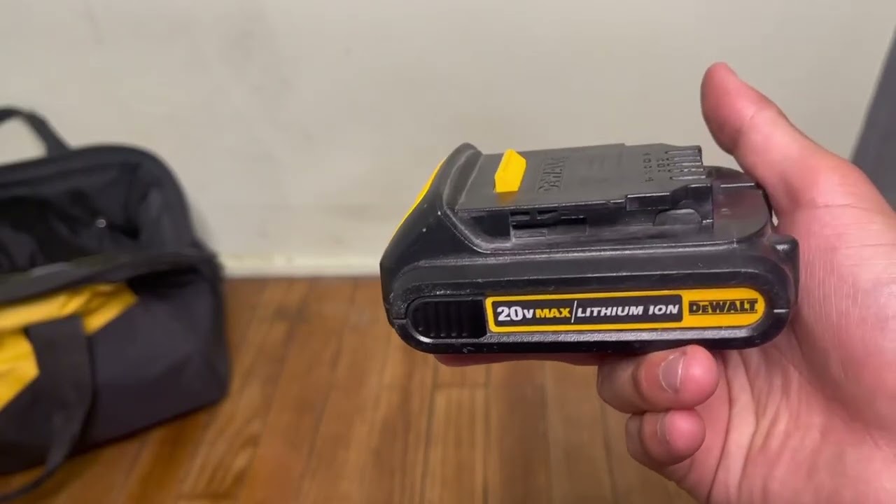 DeWalt DCB201 20V MAX Li Ion Compact Battery Pack Review