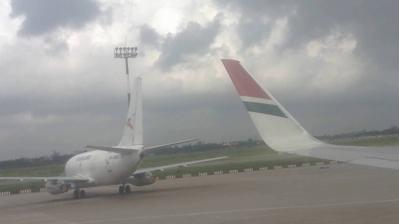 Bangladesh Biman 737-800 take off DAC - BKK