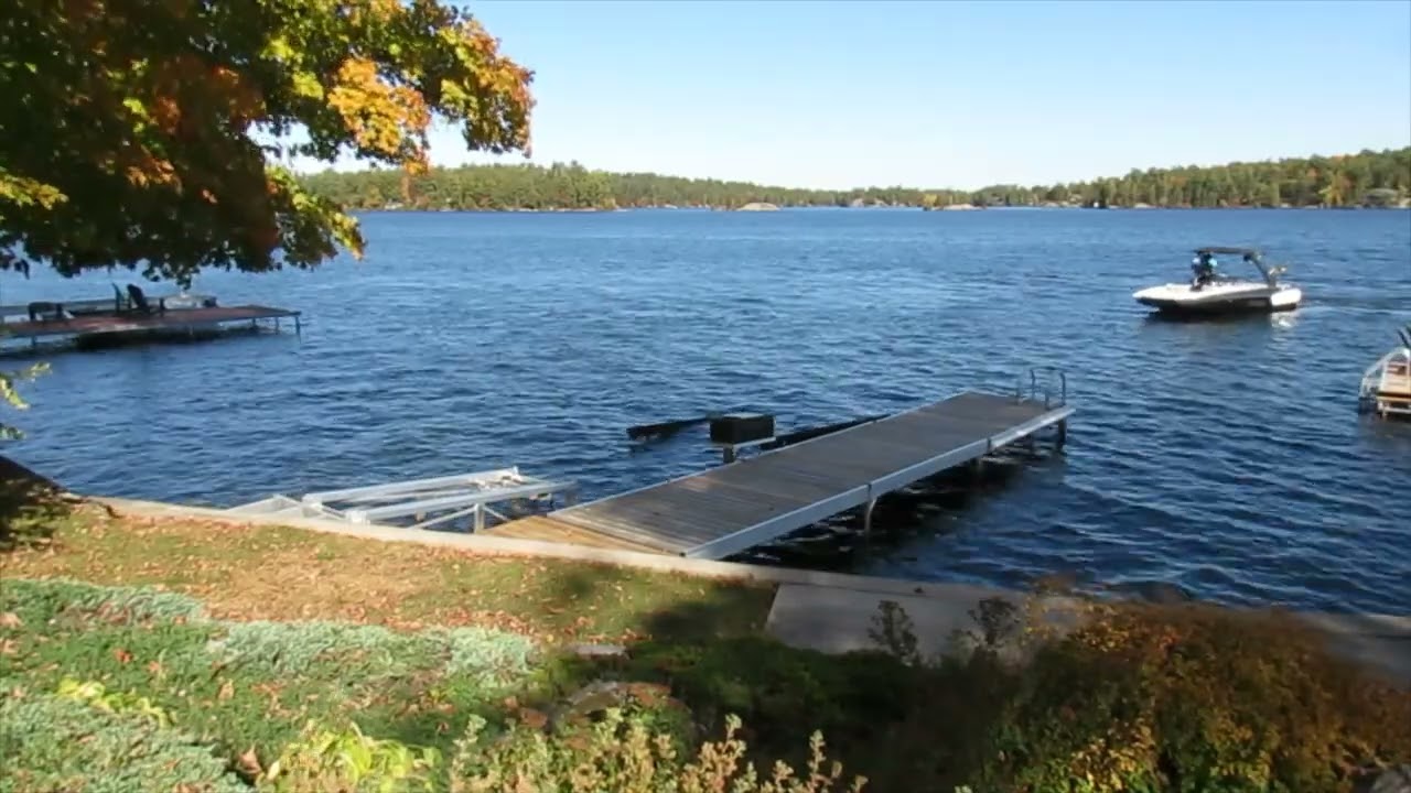 R&J Machine Hydraulic Boat Lift - Quick and easy to use