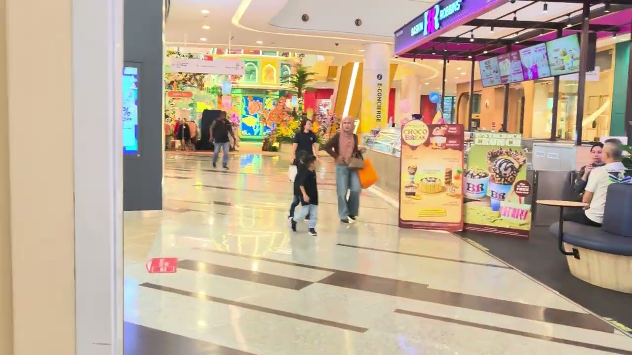 Sunway Velocity Mall Hari Raya Deco 2026 taken with vivo x 300 pro