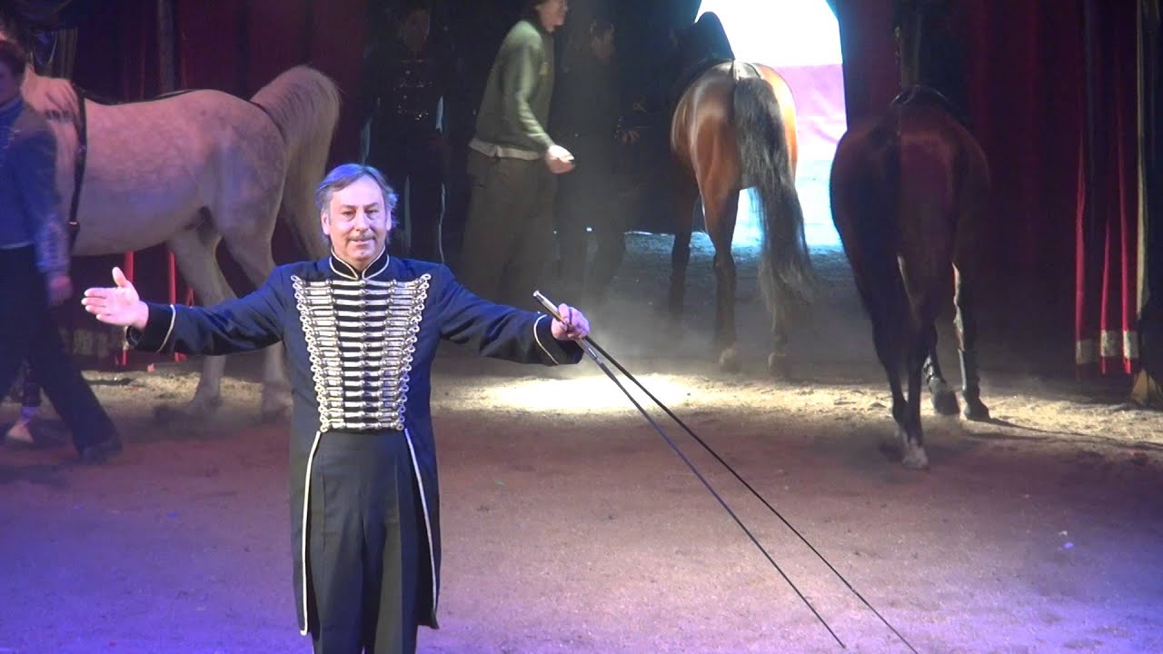 Extrait du Spectacle Formidable 2012 (Cirque Samuel Pauwels) - Famille Donnert - Cavalerie