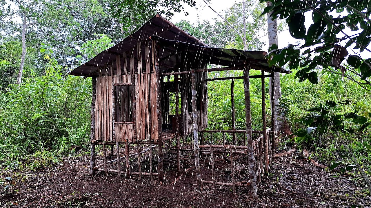 3 Hari Solo Camping, Memasang Atap dan Dinding Shelter Permanen, Hujan Deras pada Saat Bekerja