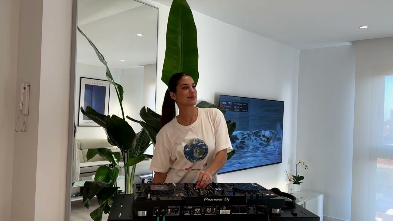 Sara Collado at Home | Chill House and Deep House DJ Set
