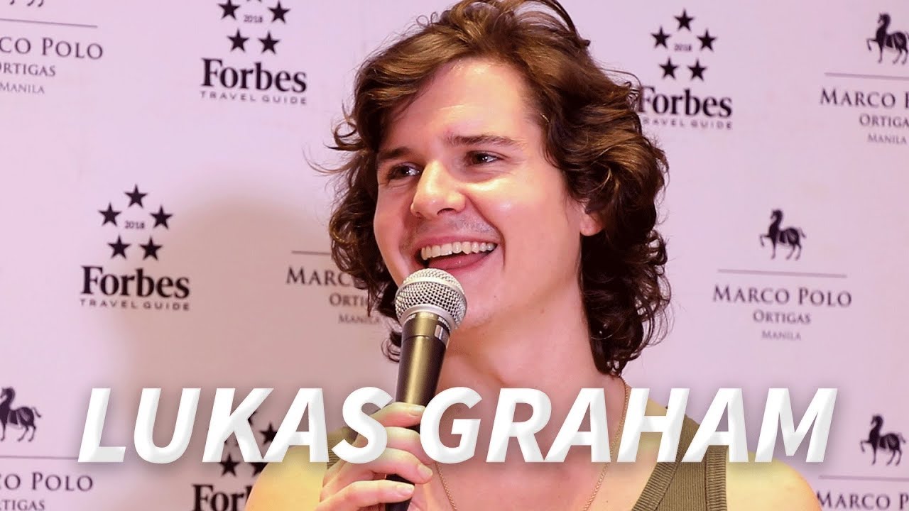 22 Catch 22 Questions with Lukas Graham: Lukas shows off his dance moves!