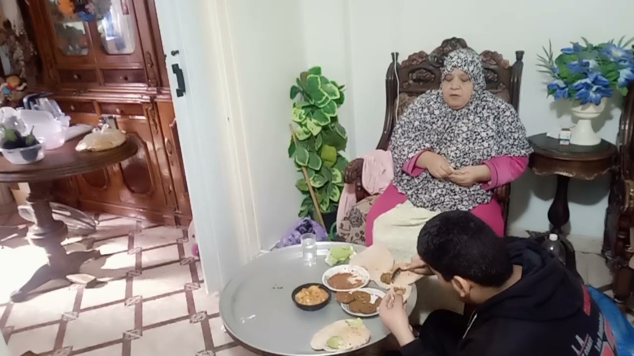 تعالوا افطروا معانا احلى فطار شعبي فول وفلافل