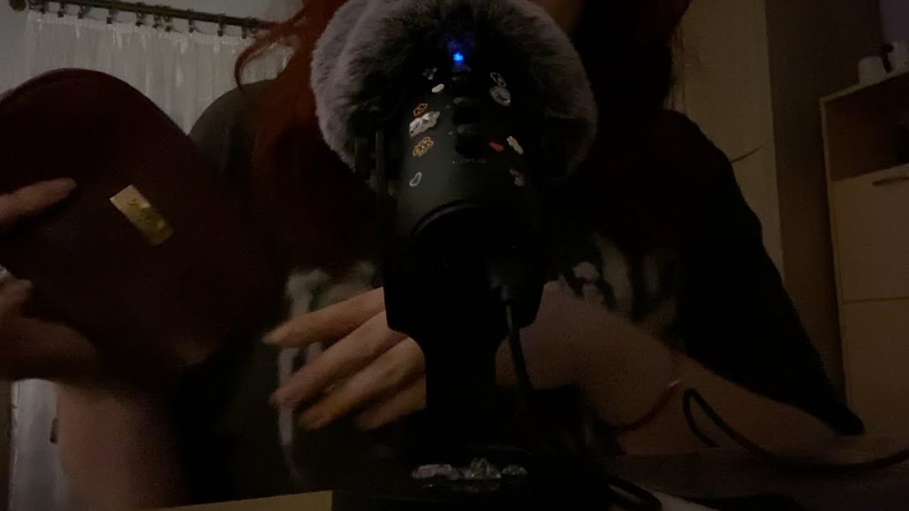 Watch this ASMR video if you wanna sleep tonight (๑´•.̫ • `๑)