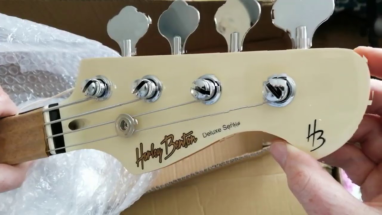 Harley Benton PJ74 VW White electric bass Unboxing